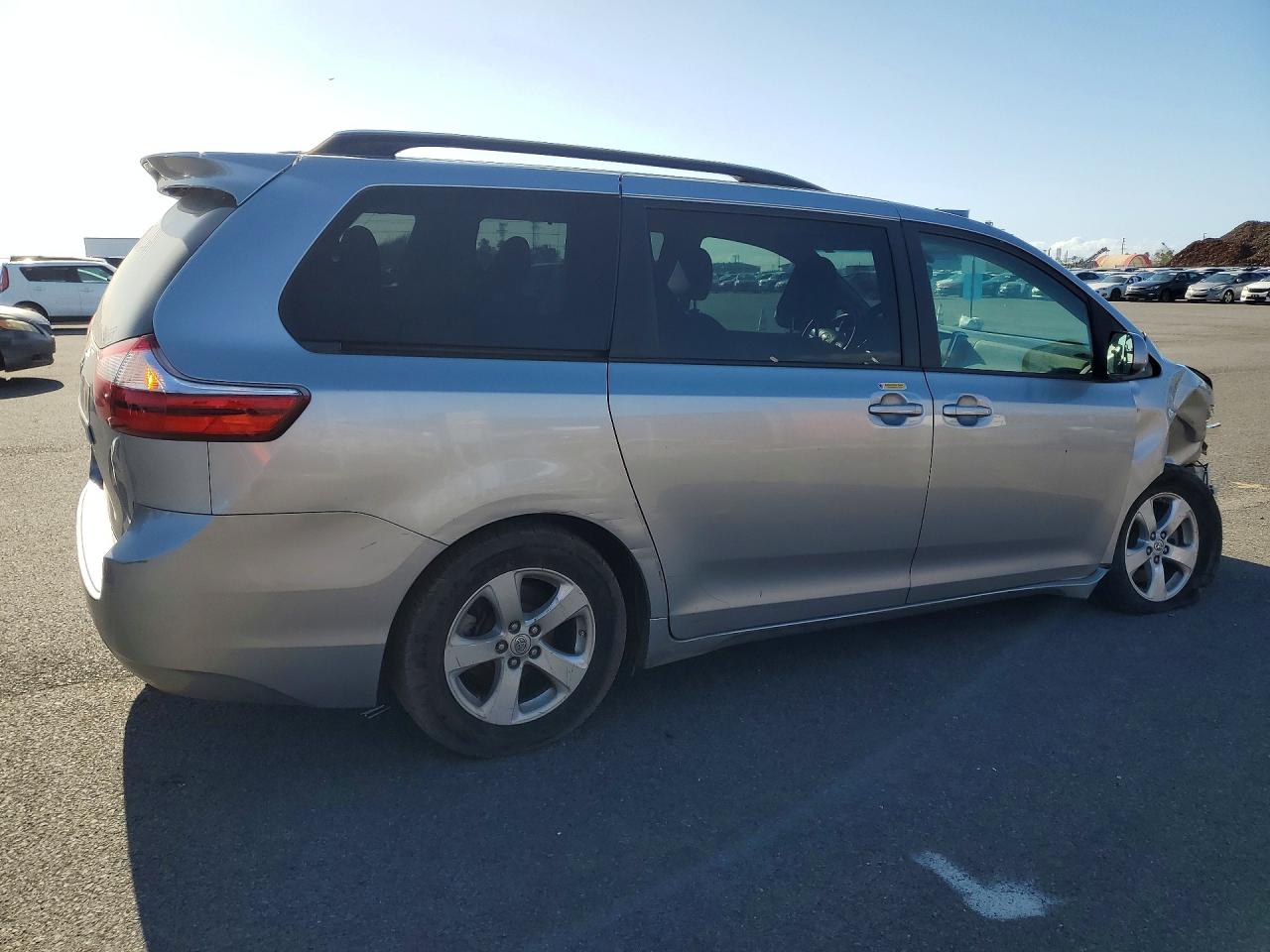 Toyota Sienna Le 8-passenger