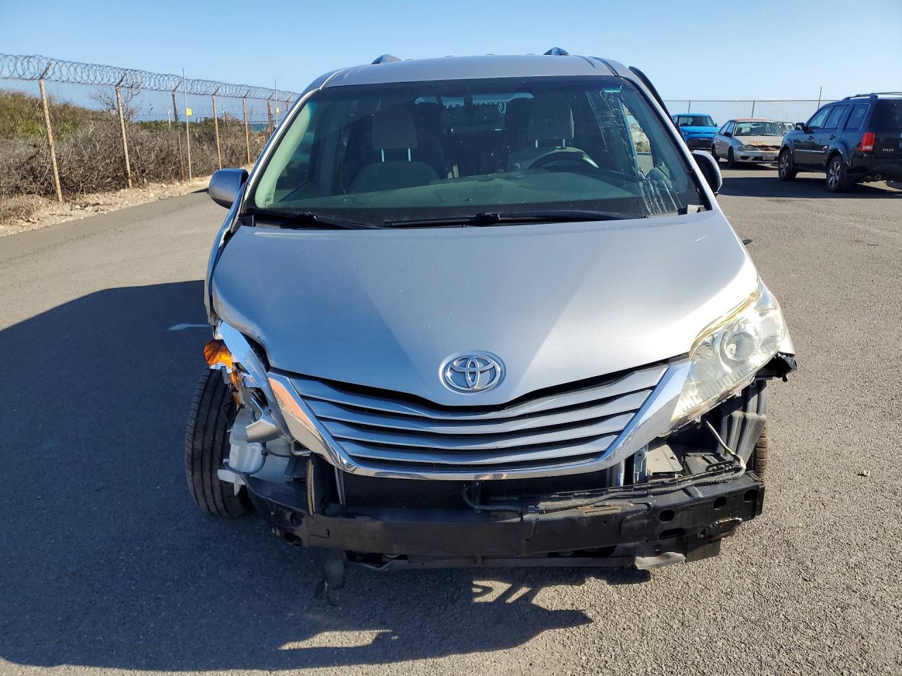 Toyota Sienna Le 8-passenger
