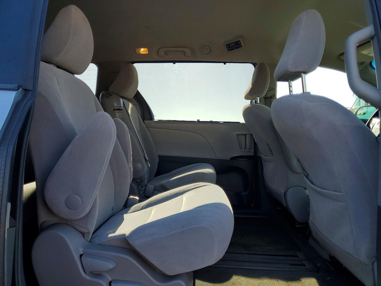 Toyota Sienna Le 8-passenger
