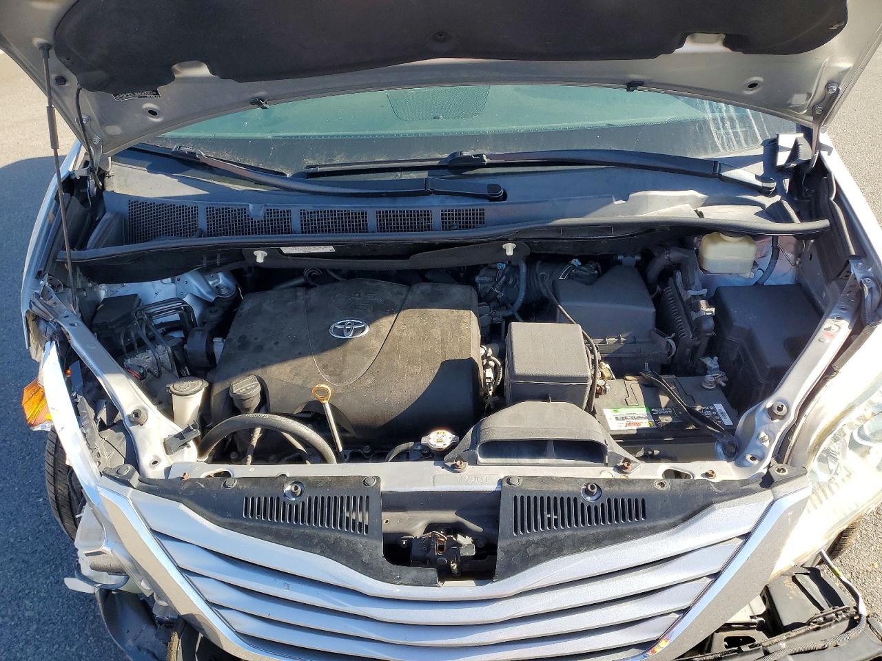 Toyota Sienna Le 8-passenger