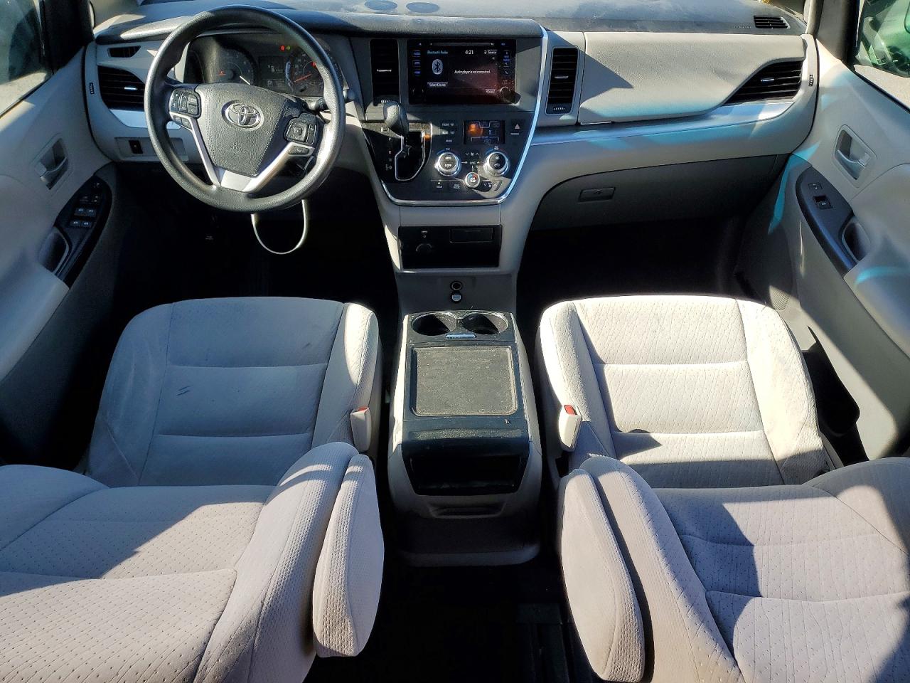 Toyota Sienna Le 8-passenger
