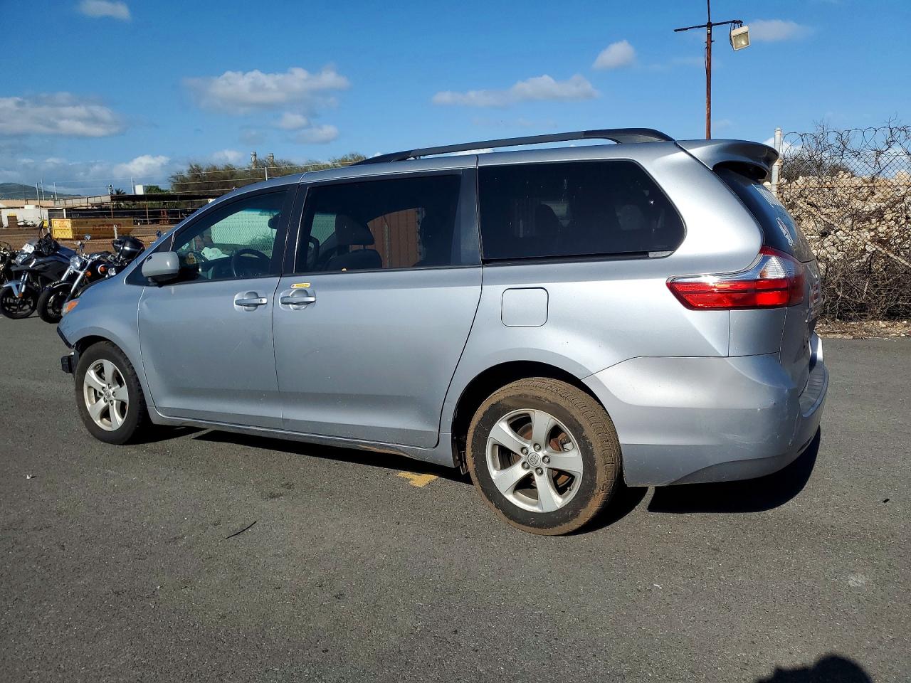 Toyota Sienna Le 8-passenger