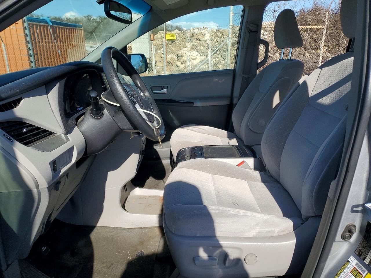 Toyota Sienna Le 8-passenger