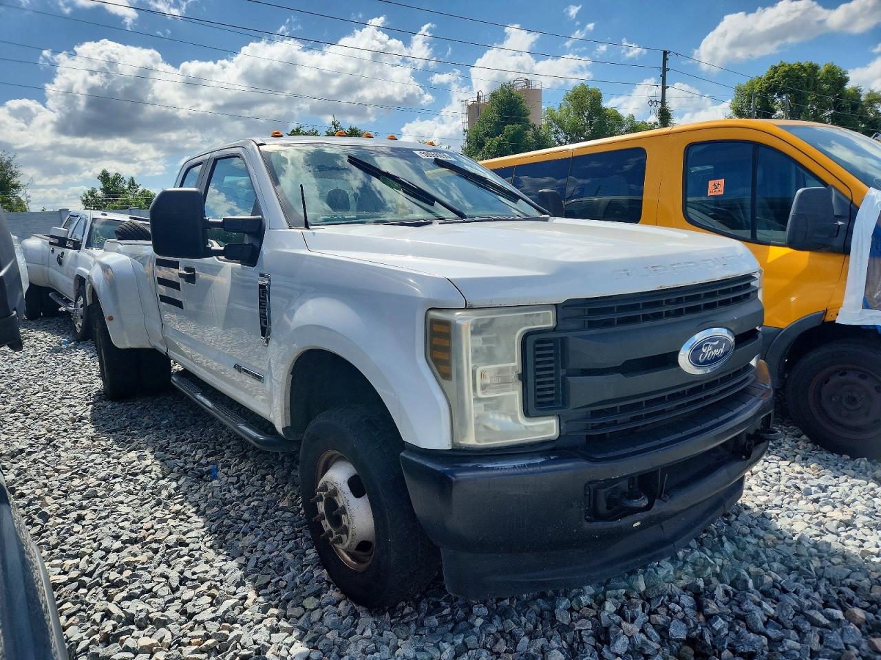 Salvage Ford F-350 Image