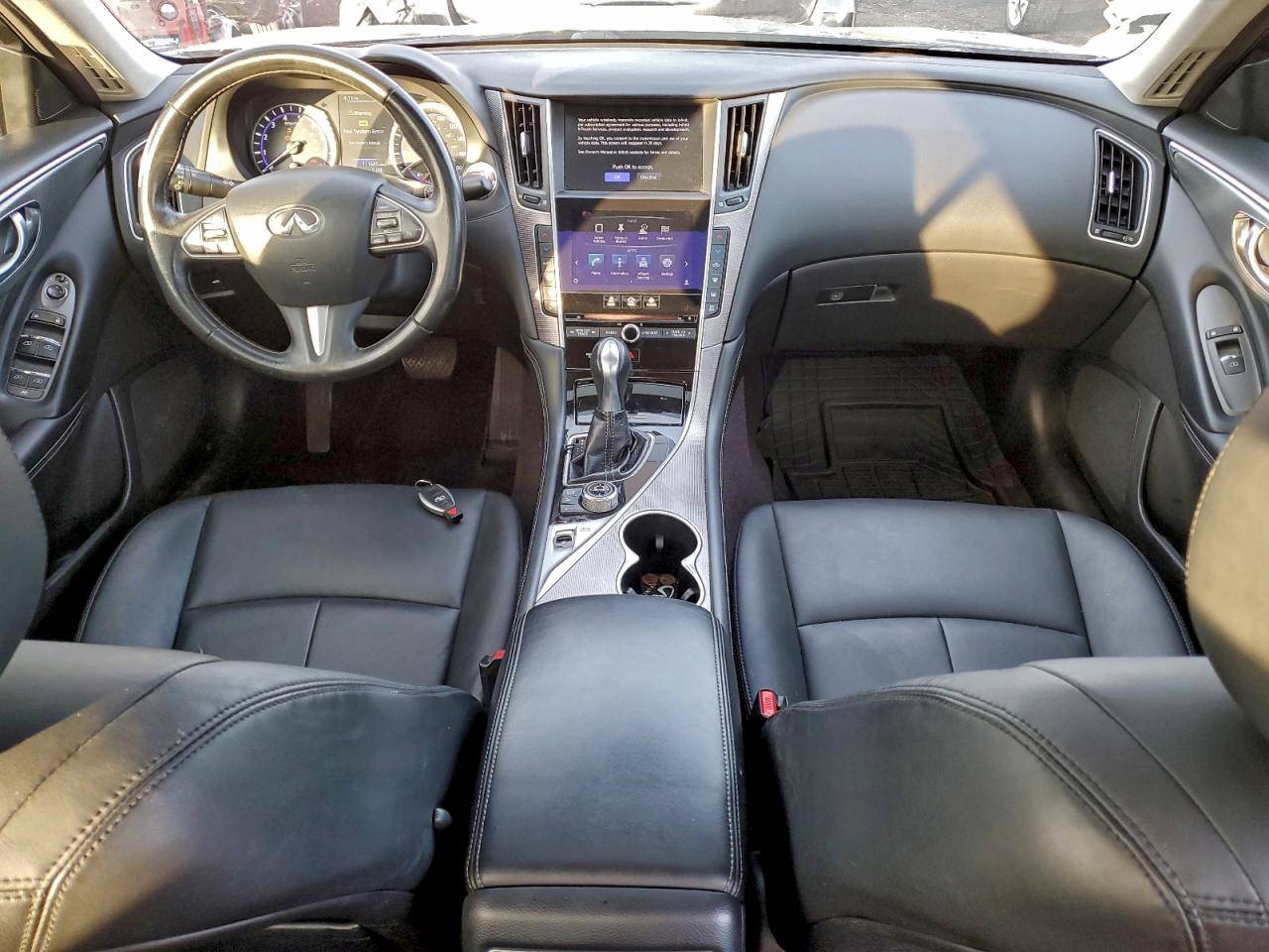 INFINITI Q50 Premium