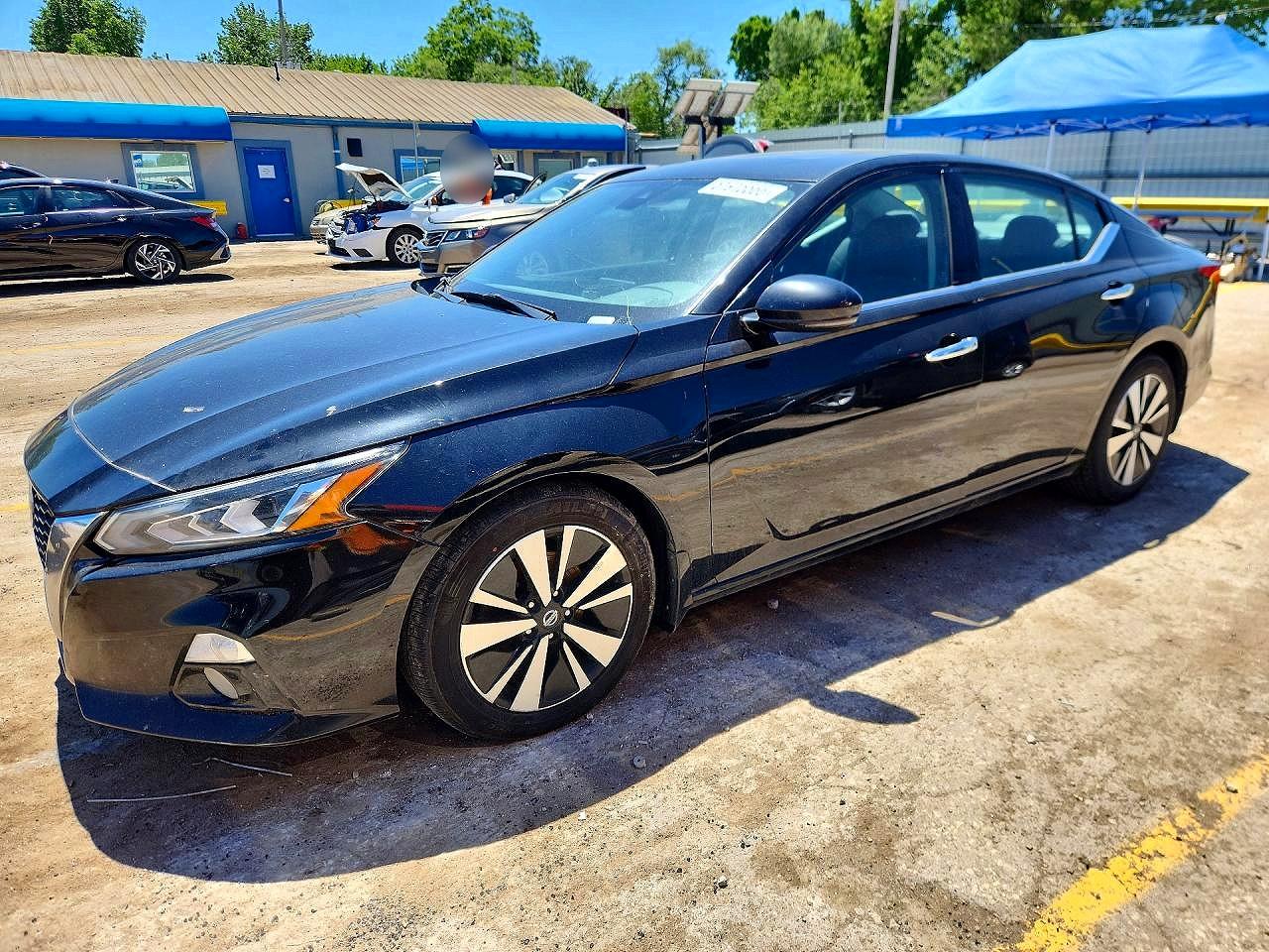 Salvage Nissan Altima Image
