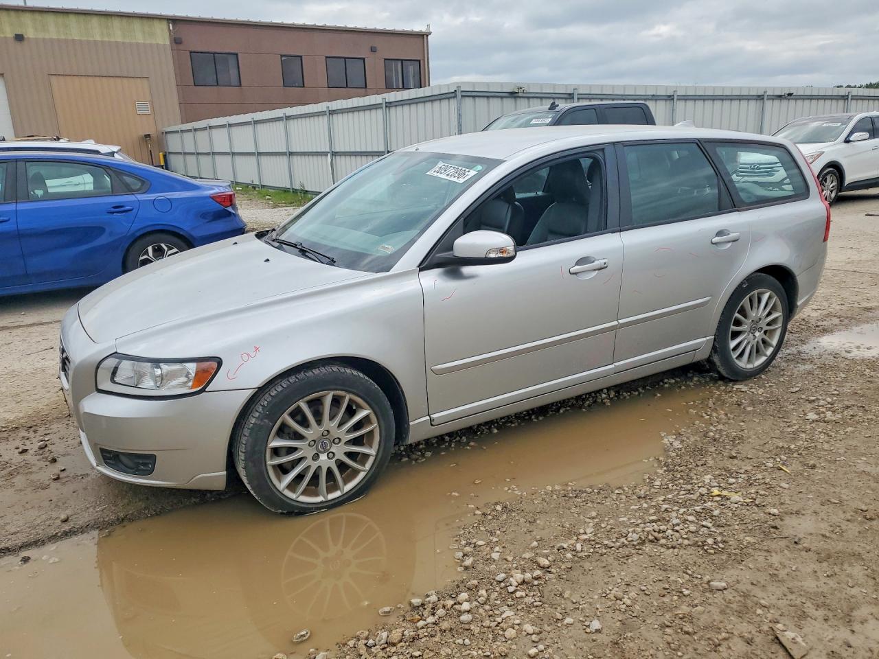 Salvage Volvo V50 Image