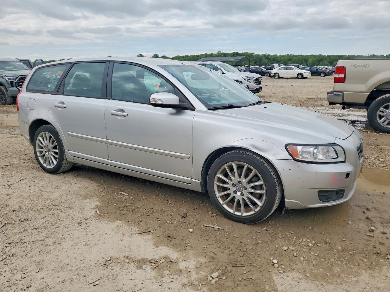 Volvo V50 T5