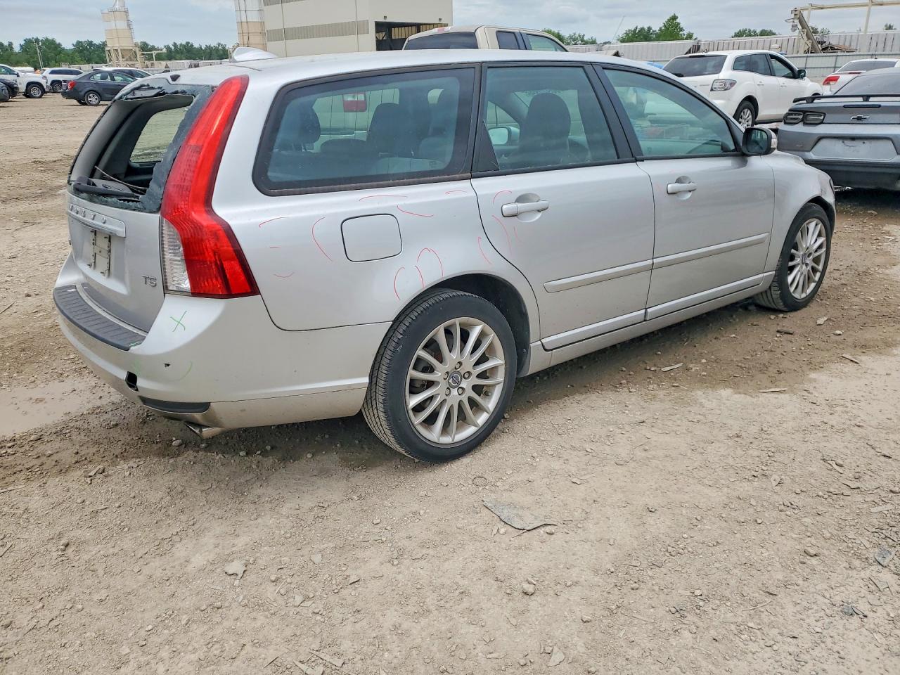 Volvo V50 T5