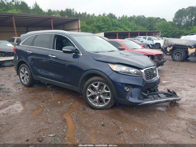 Salvage Kia Sorento Image