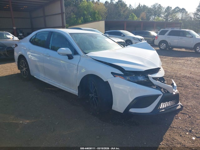 Salvage Toyota Camry Image