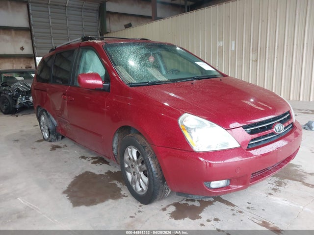 Salvage Kia Sedona Image