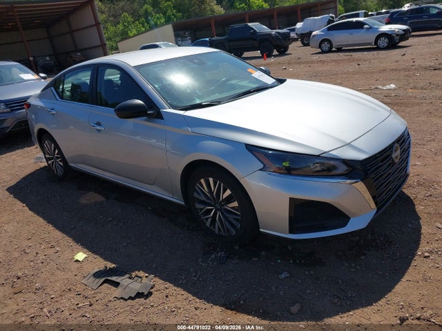 Salvage Nissan Altima Image
