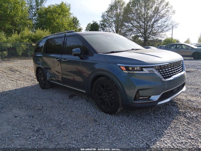 Salvage Kia Carnival Image