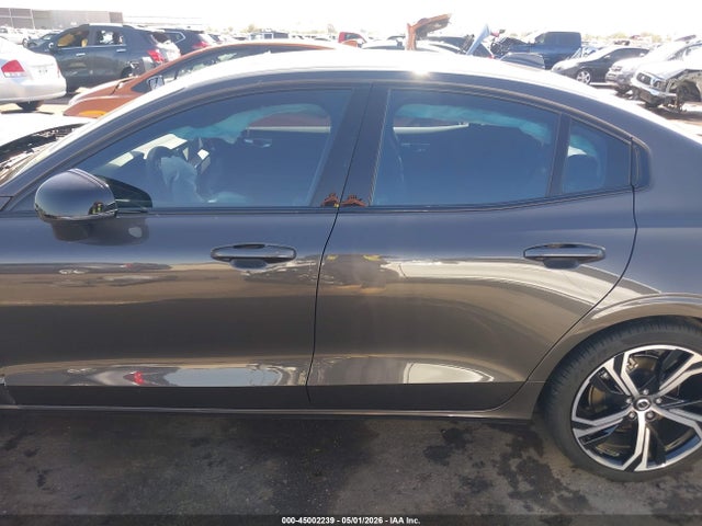 Volvo S60 B5 Plus Dark Theme