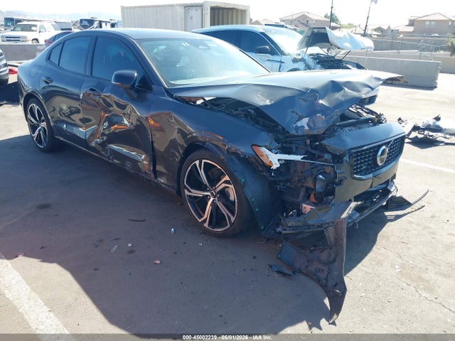 Volvo S60 B5 Plus Dark Theme