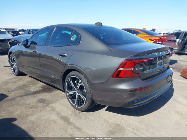 Volvo S60 B5 Plus Dark Theme