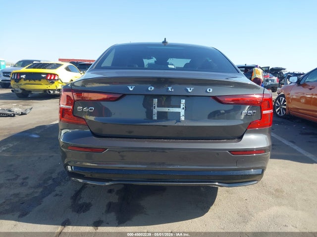 Volvo S60 B5 Plus Dark Theme