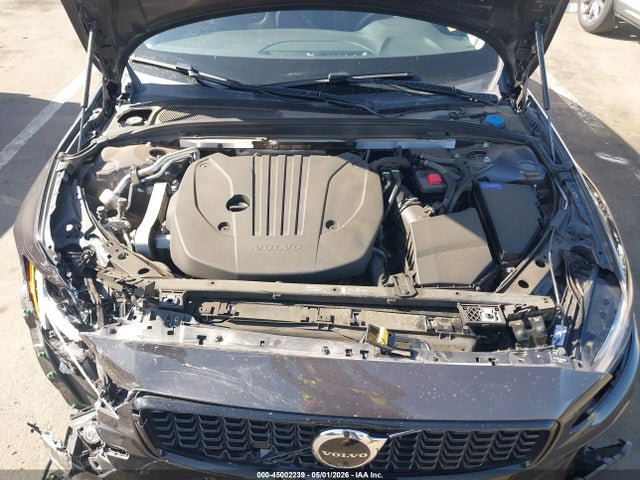 Volvo S60 B5 Plus Dark Theme