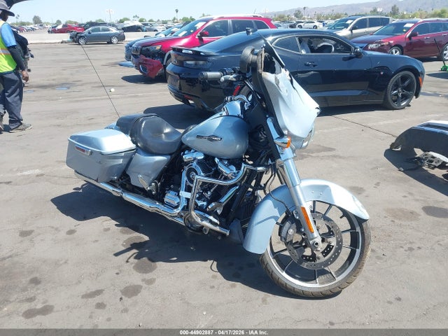 Salvage Harley-Davidson Flhx Image