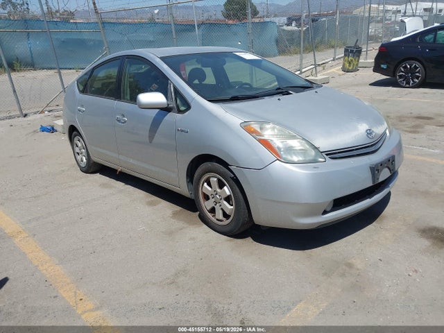 Salvage Toyota Prius Image