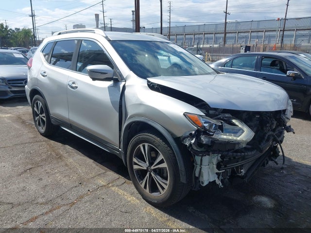Salvage Nissan Rogue Image