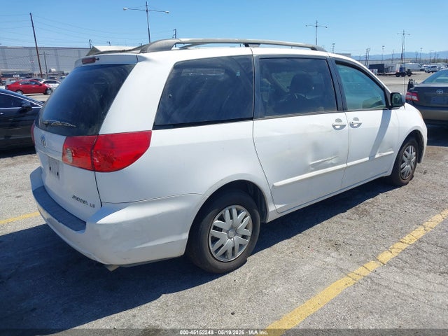 Toyota Sienna Le