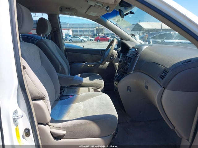 Toyota Sienna Le