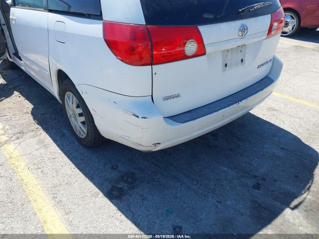 Toyota Sienna Le