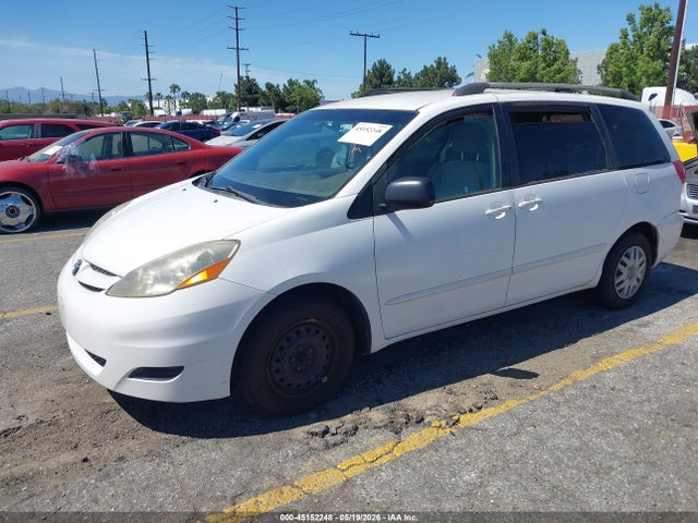 Toyota Sienna Le