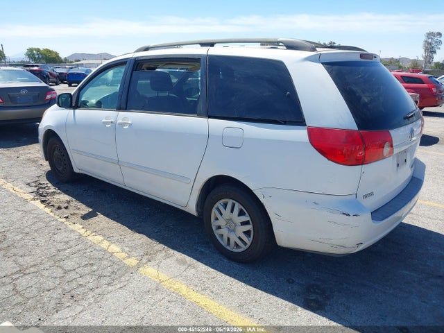 Toyota Sienna Le