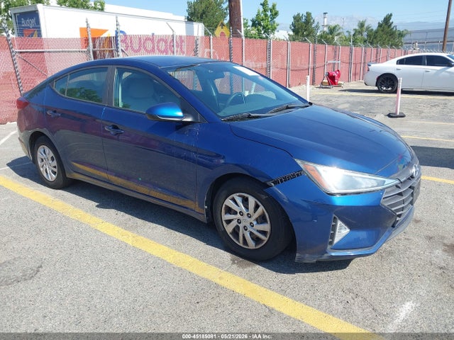 Salvage Hyundai ELANTRA Image