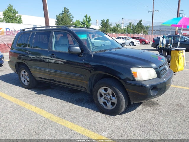 Salvage Toyota Highlander Image