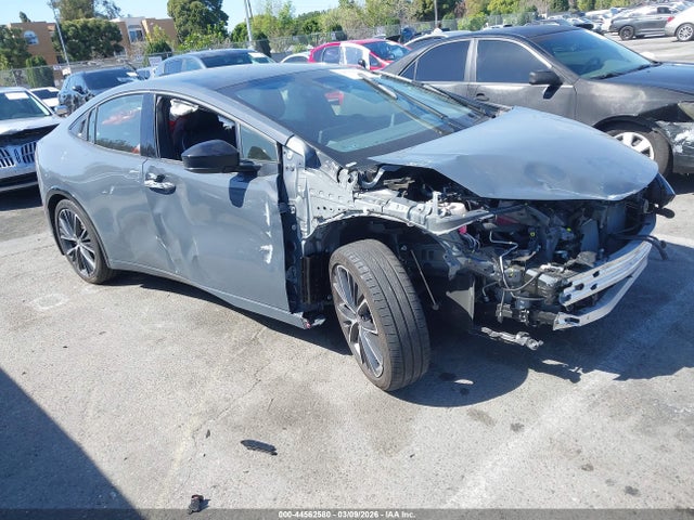 Salvage Toyota Prius Image