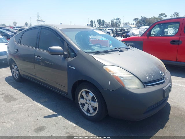 Salvage Toyota Prius Image