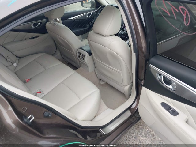 INFINITI Q50 Premium