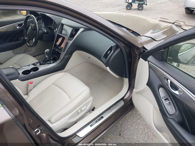 INFINITI Q50 Premium