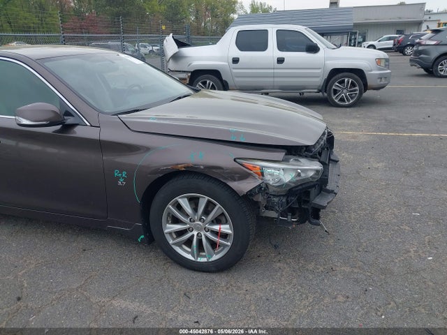 INFINITI Q50 Premium