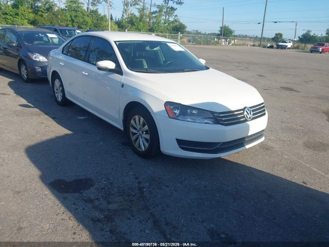 Salvage Volkswagen Passat Image