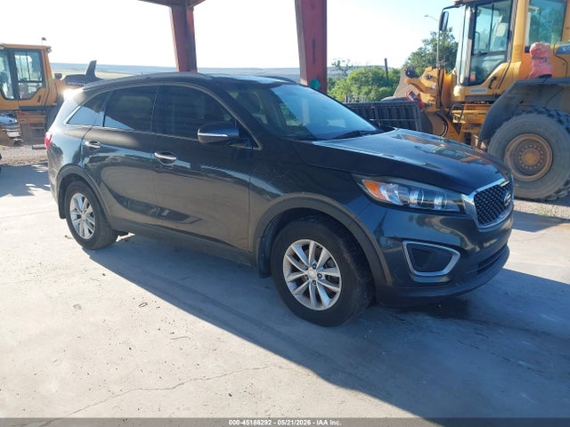 Salvage Kia Sorento Image