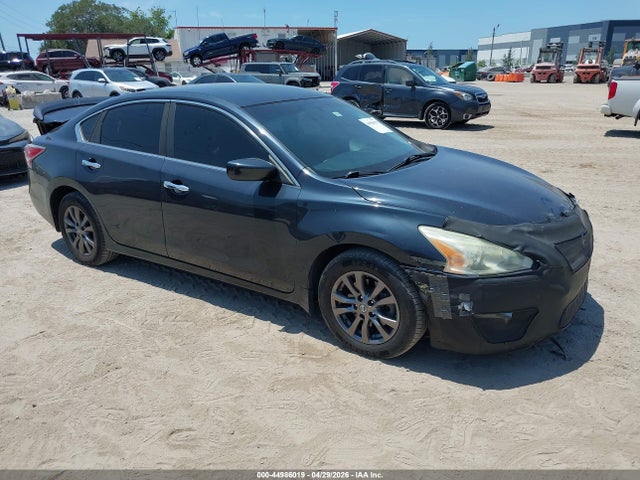 Salvage Nissan Altima Image