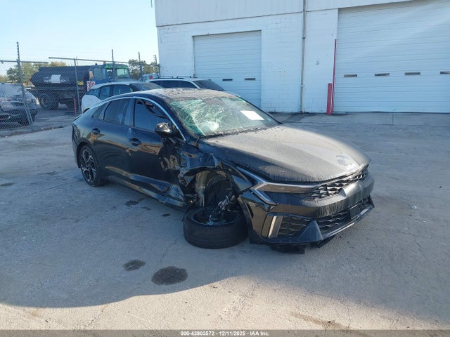 Salvage Kia K5 Image