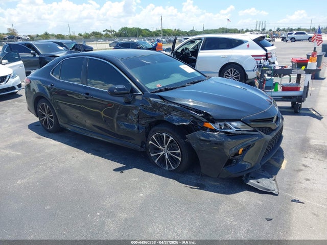 Salvage Toyota Camry Image