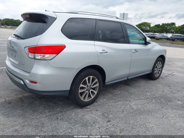 Nissan Pathfinder Sv