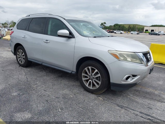 Salvage Nissan Pathfinder Image