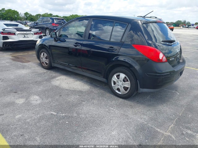 Nissan Versa 1.8s