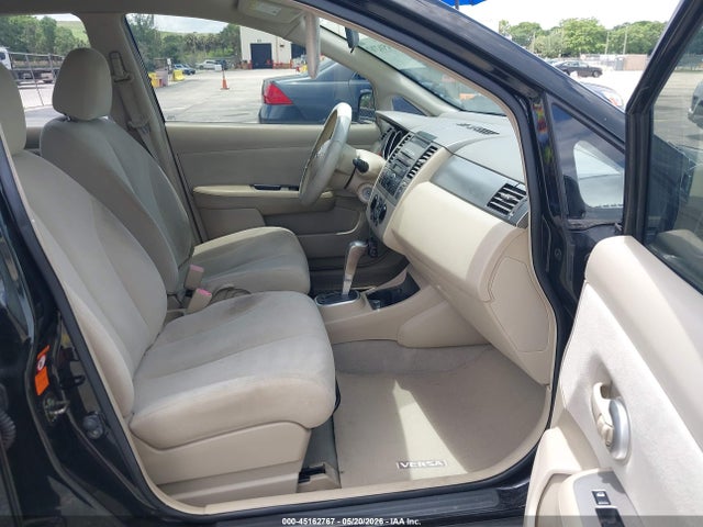 Nissan Versa 1.8s