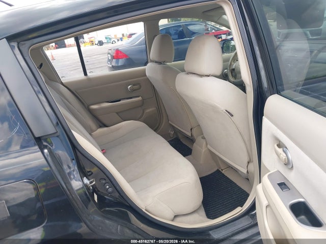 Nissan Versa 1.8s