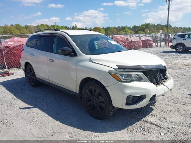 Salvage Nissan Pathfinder Image