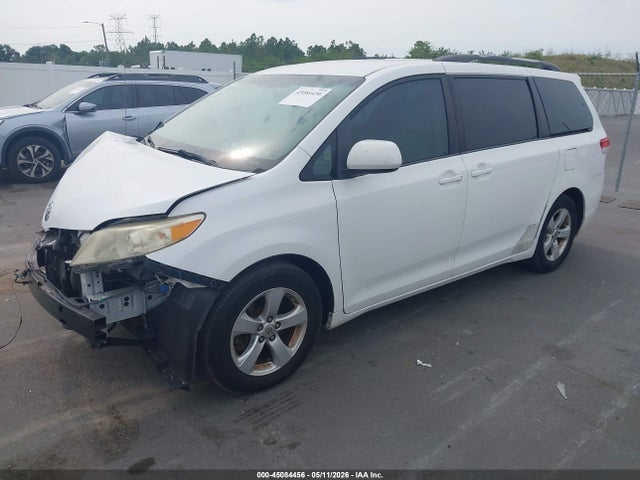 Toyota Sienna Le V6 8 Passenger